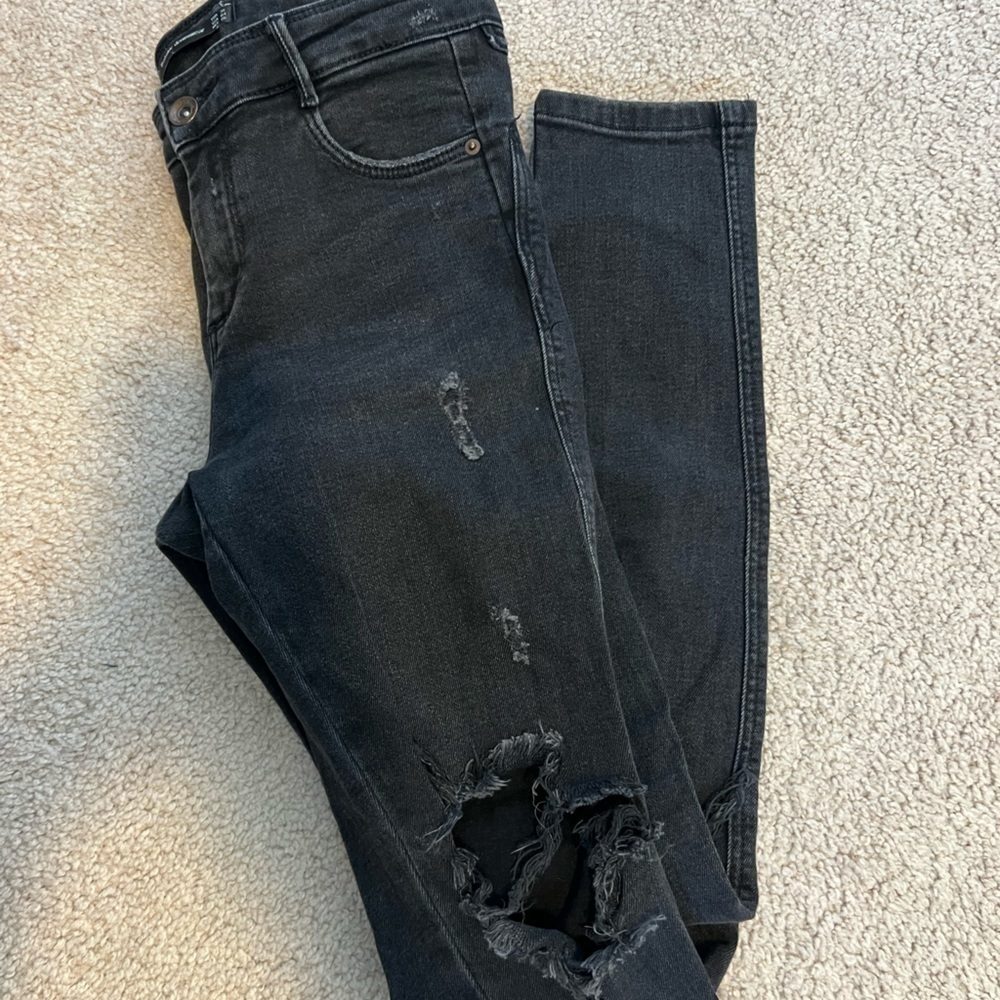 Zara‎ Women’s Black Distressed Jeans Size 4
